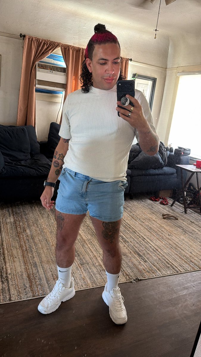 Sasha The Host Sabertooth Devaroe tweet media