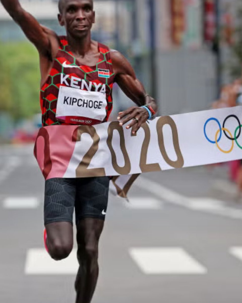 victor3000obst's tweet photo. Es KIPCHOGE el mejor 
Fondista de todos los tiempos? 

5000 - 12’46”
10000 - 26’49”
21k - 59’25”
42k - 2h01’09”

#maraton #kipchoge #42k #running https://t.co/LsBGYnLhgf