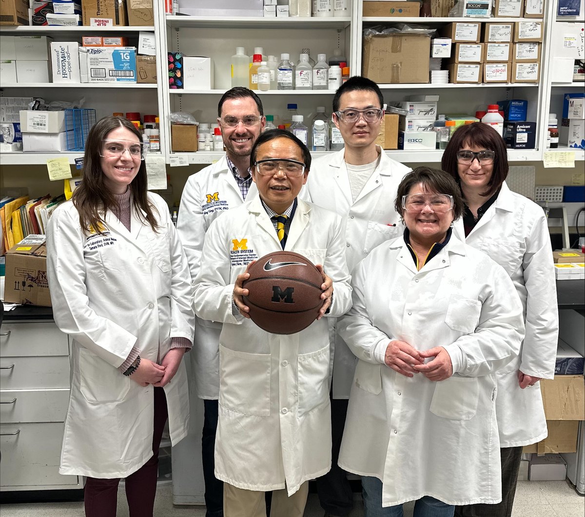 umichmedicine's tweet photo. Why should @umichbball have all the fun?
Our scientists have also made the championship of #STATMadness, the virtual science tournament run by @statnews.
Your vote by 9 p.m. ET tonight could make the difference in whether they win!
Vote now: https://t.co/e6WFxkFD1P #GoBlue https://t.co/DTwf5S09Lx