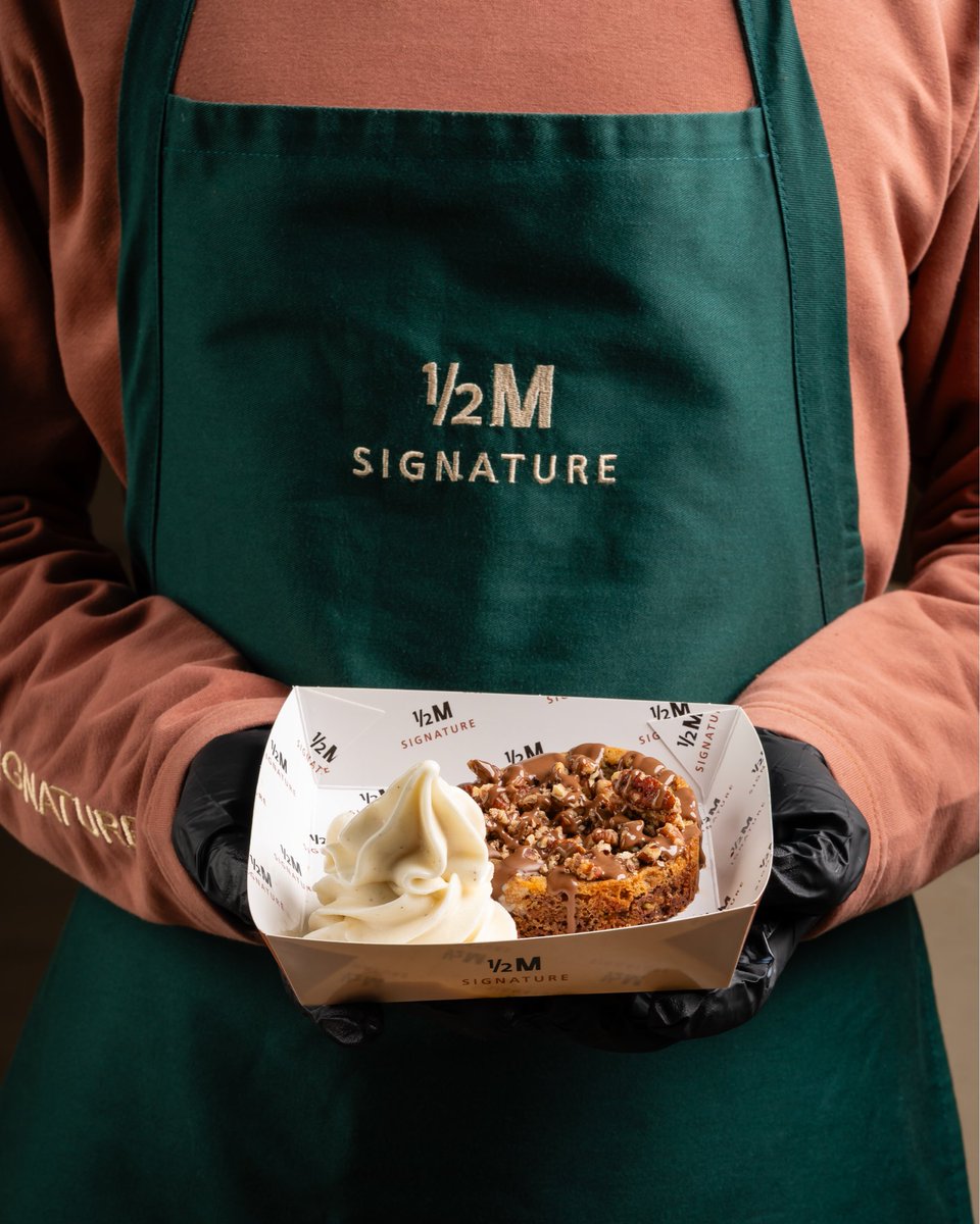 هوت كوكيز مع آيسكريم الفانيلا المميز و اللذيذ 😋🤍 

جرّبه الحين في #هاف_مليون_فارم و #هاف_مليون_سجنتشر  ✨