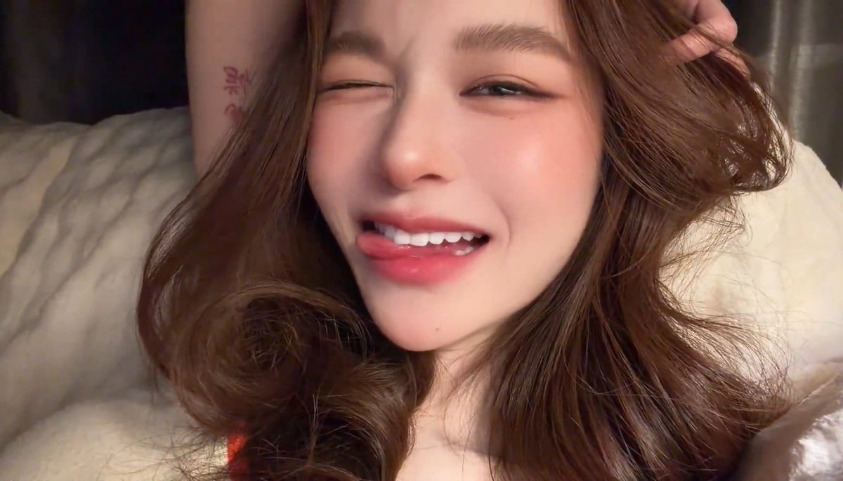 𝑺𝒍𝒖𝒓𝒑 tweet media