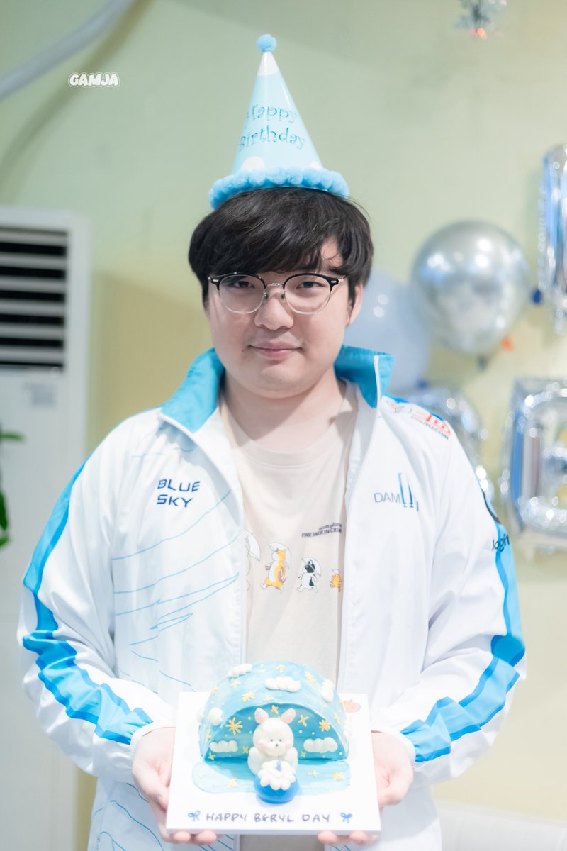 깜자^w^ tweet media