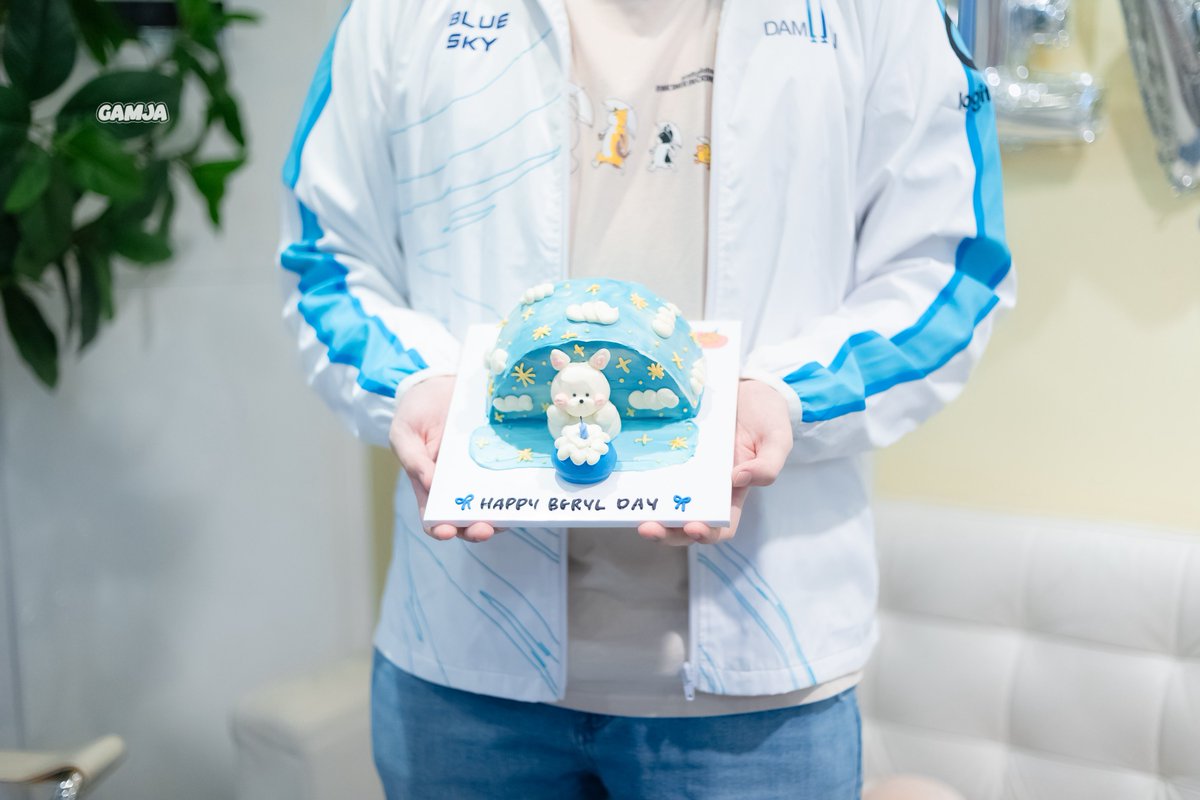 깜자^w^ tweet media