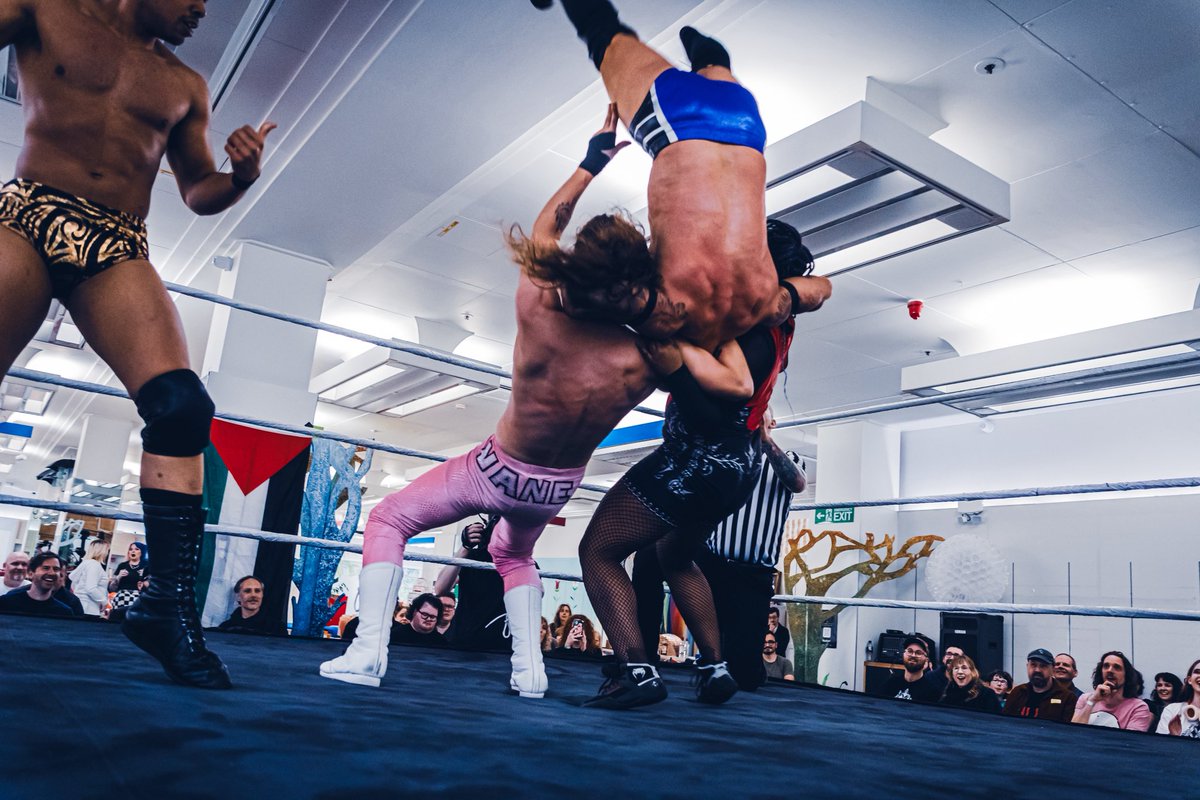 PW_CEASEFIRE's tweet photo. Bristol, you blew us away! 🧡

Thank you to all our wrestlers, and our raffle-winner special guest ring announcer DAVE! 🎤

🎭 Our next stop is at @PlayFightLondon on Sunday 28th June! (Tickets on sale soon)

Total raised announced soon 🤲 https://t.co/nNoeEHBQE7