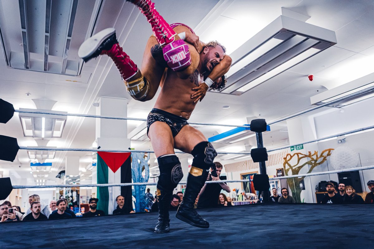 PW_CEASEFIRE's tweet photo. Bristol, you blew us away! 🧡

Thank you to all our wrestlers, and our raffle-winner special guest ring announcer DAVE! 🎤

🎭 Our next stop is at @PlayFightLondon on Sunday 28th June! (Tickets on sale soon)

Total raised announced soon 🤲 https://t.co/nNoeEHBQE7