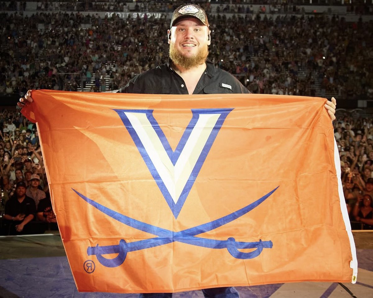VirginiaSports's tweet photo. My kinda Saturday night 🤩

Thanks for stopping by Scott stadium @lukecombs 🎤🏟️

#GoHoos https://t.co/71QVPTZQOp