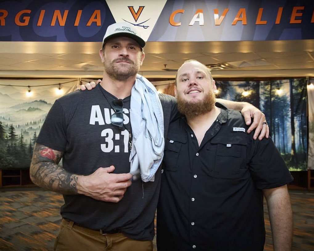 VirginiaSports's tweet photo. My kinda Saturday night 🤩

Thanks for stopping by Scott stadium @lukecombs 🎤🏟️

#GoHoos https://t.co/71QVPTZQOp