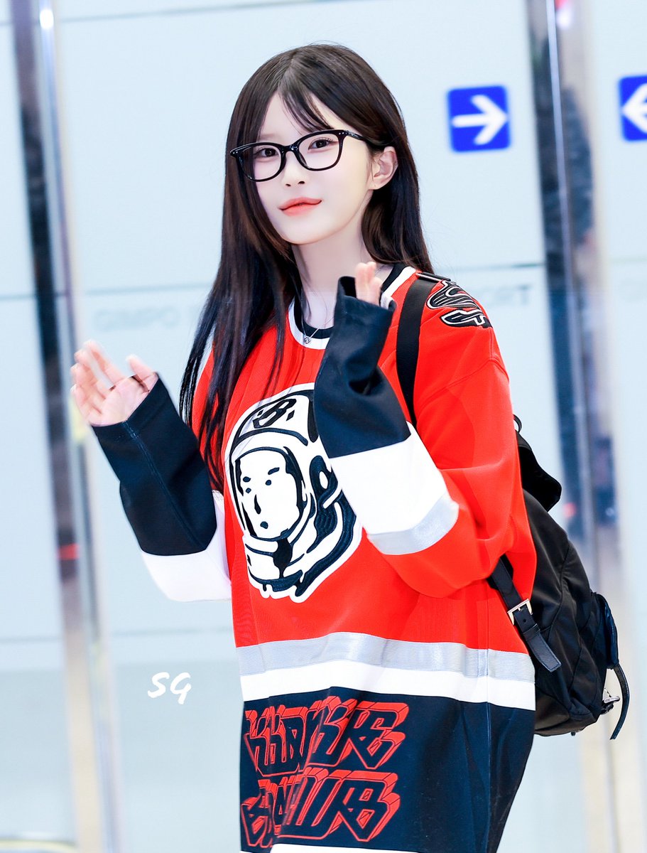 sg180124's tweet photo. 26.04.06 김포공항 입국_HQ

#프로미스나인 #fromis_9
#하영 #송하영 #Hayoung https://t.co/0pw1T5jds2