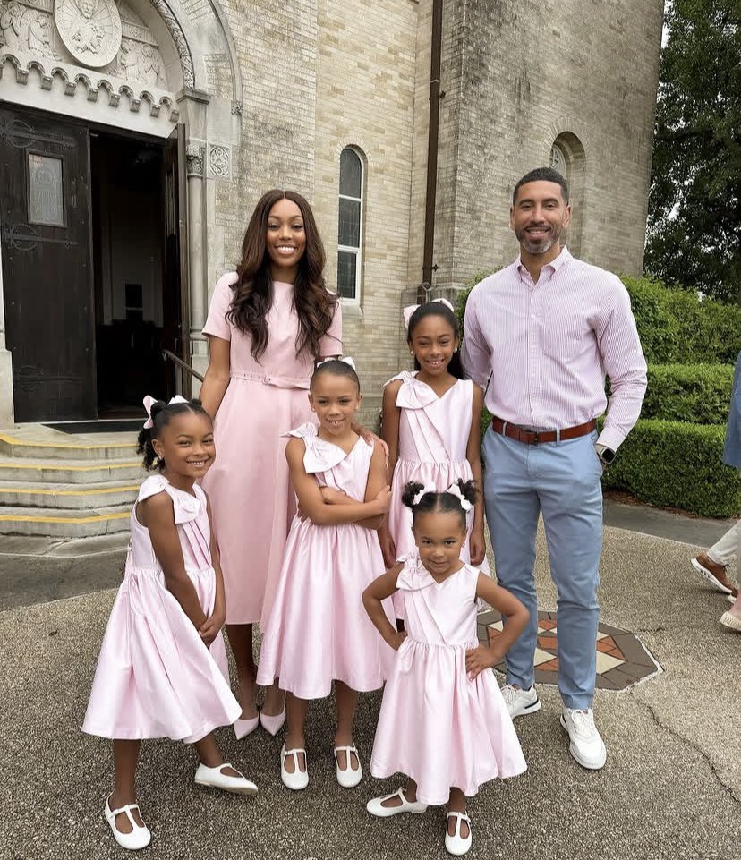 Melo_Malebo's tweet photo. Surrounded by love…and matching dresses. Dad won. https://t.co/s7XrbnMGdi