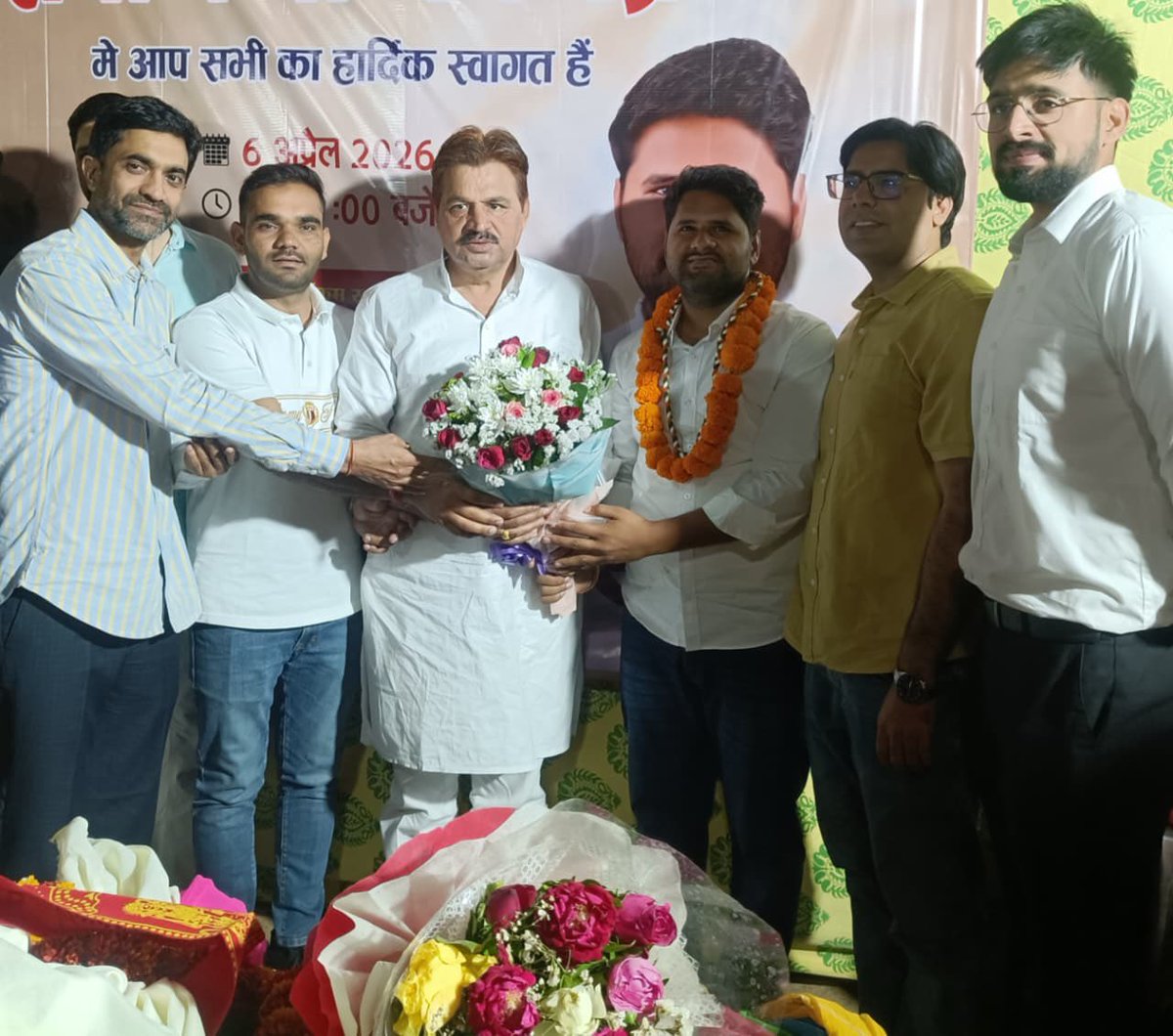 rajesh07inc's tweet photo. 📍जयपुर 
आज पापड़ वाले हनुमान जी मंदिर में छोटे भाई मोहित यादव जी (उपाध्यक्ष- NSUI राजस्थान) को जन्मदिन की हार्दिक बधाई एवं शुभकामनाएँ प्रेषित की । 
@MohitYadavRUSU https://t.co/IOoqlngmHD