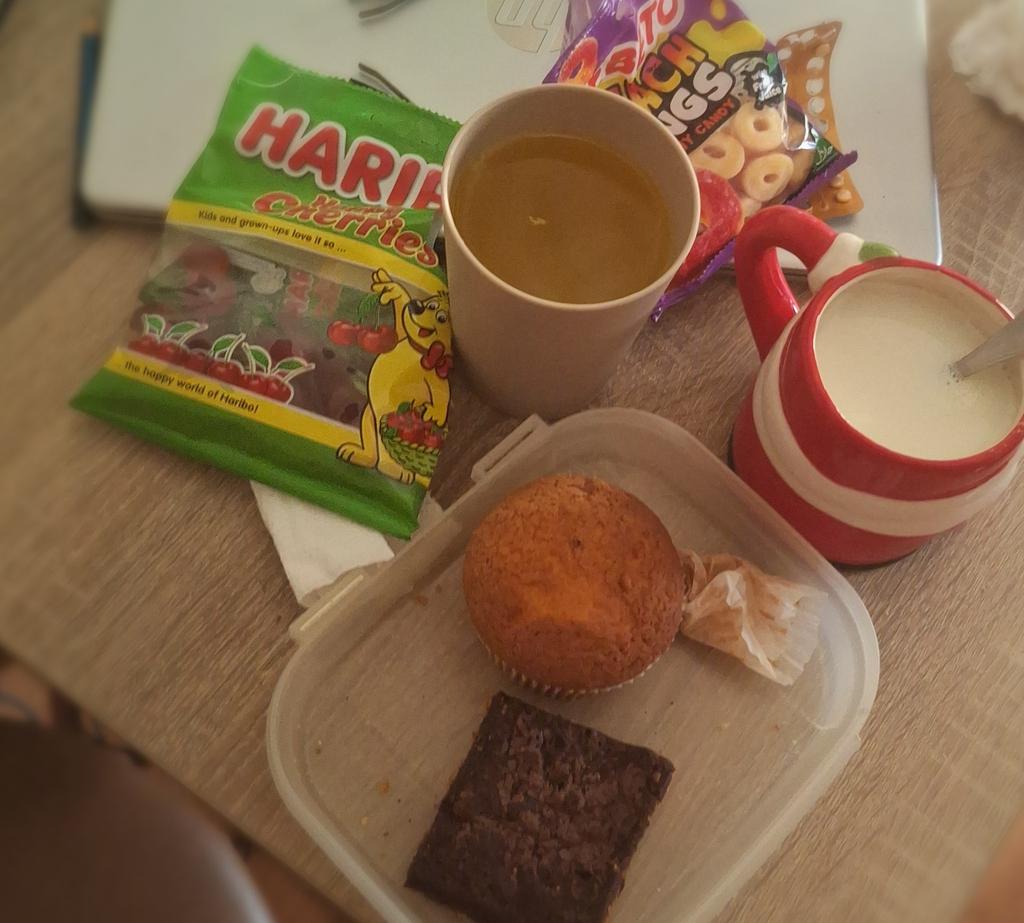 Lilly ( 4.8/20) tweet media