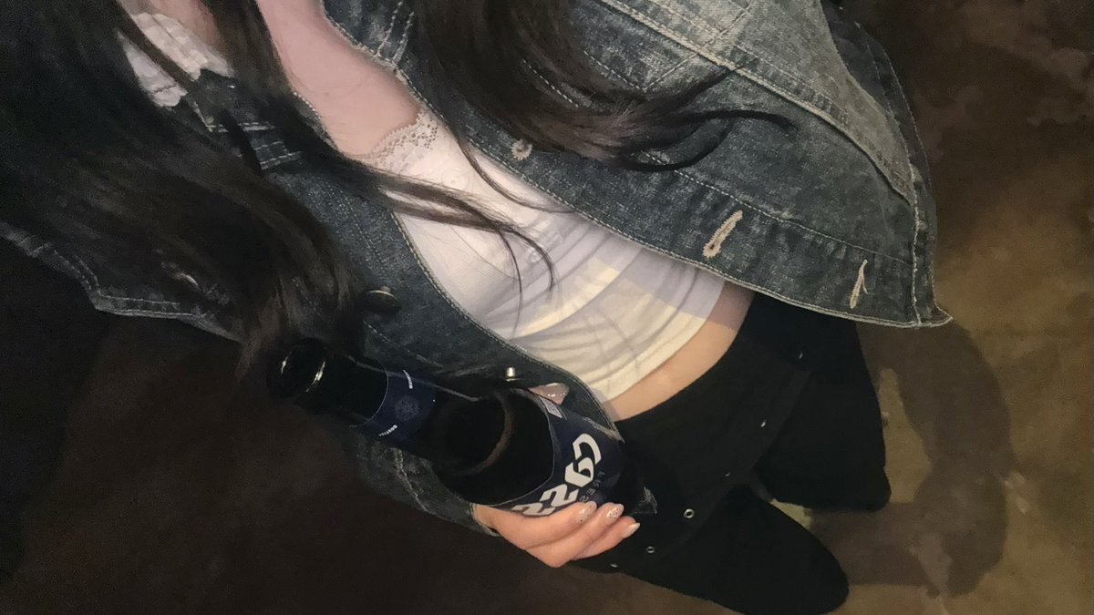 flaend_'s tweet photo. Monday night..🕶️🤟🏻 https://t.co/pbVkoymG0U
