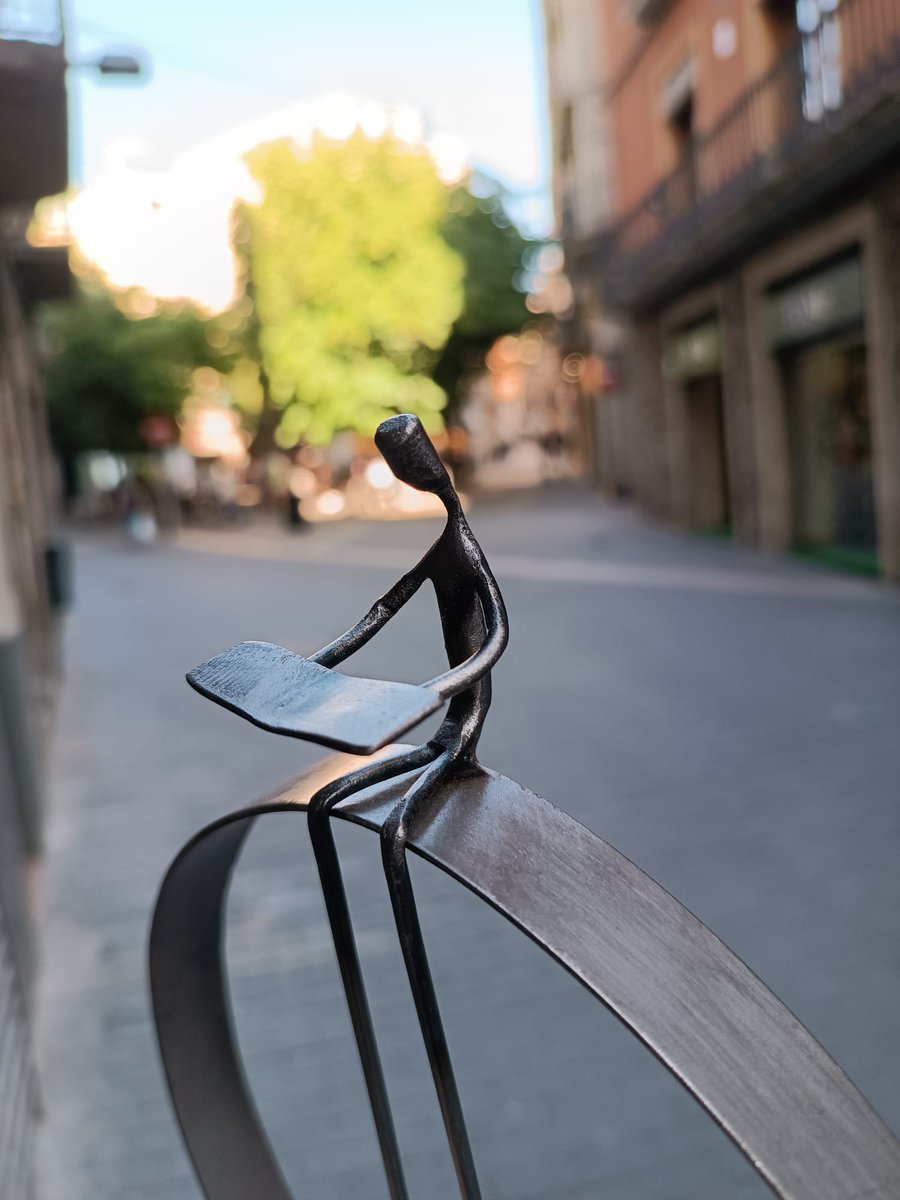 Llibreria Poques Paraules tweet media