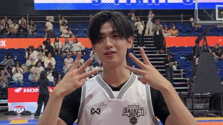 January ‧₊ ⁺ tweet media