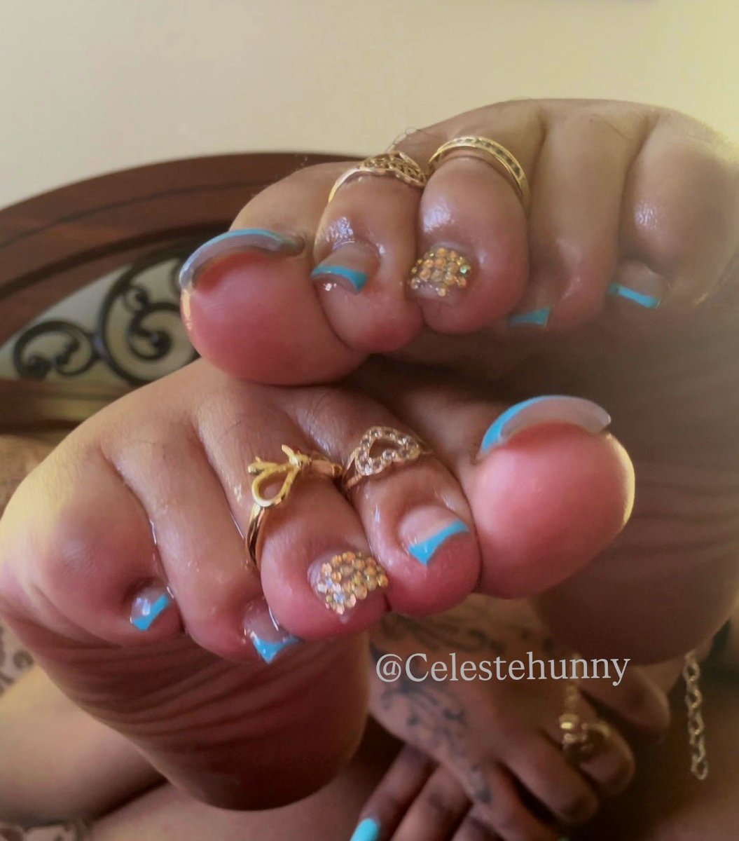 Alohaangel's tweet photo. Which toe ring is your favorite? 💍✨ I’m curious to see who has the best taste... https://t.co/XzoIpaBCpi