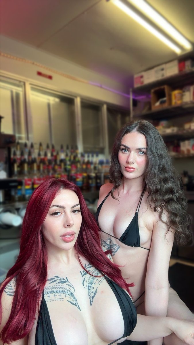 baristalunaa's tweet photo. 2 more hours of this duo❤️ @topoffbeaverton until 12 with @lilsugalatte https://t.co/XWcgW8Erg8