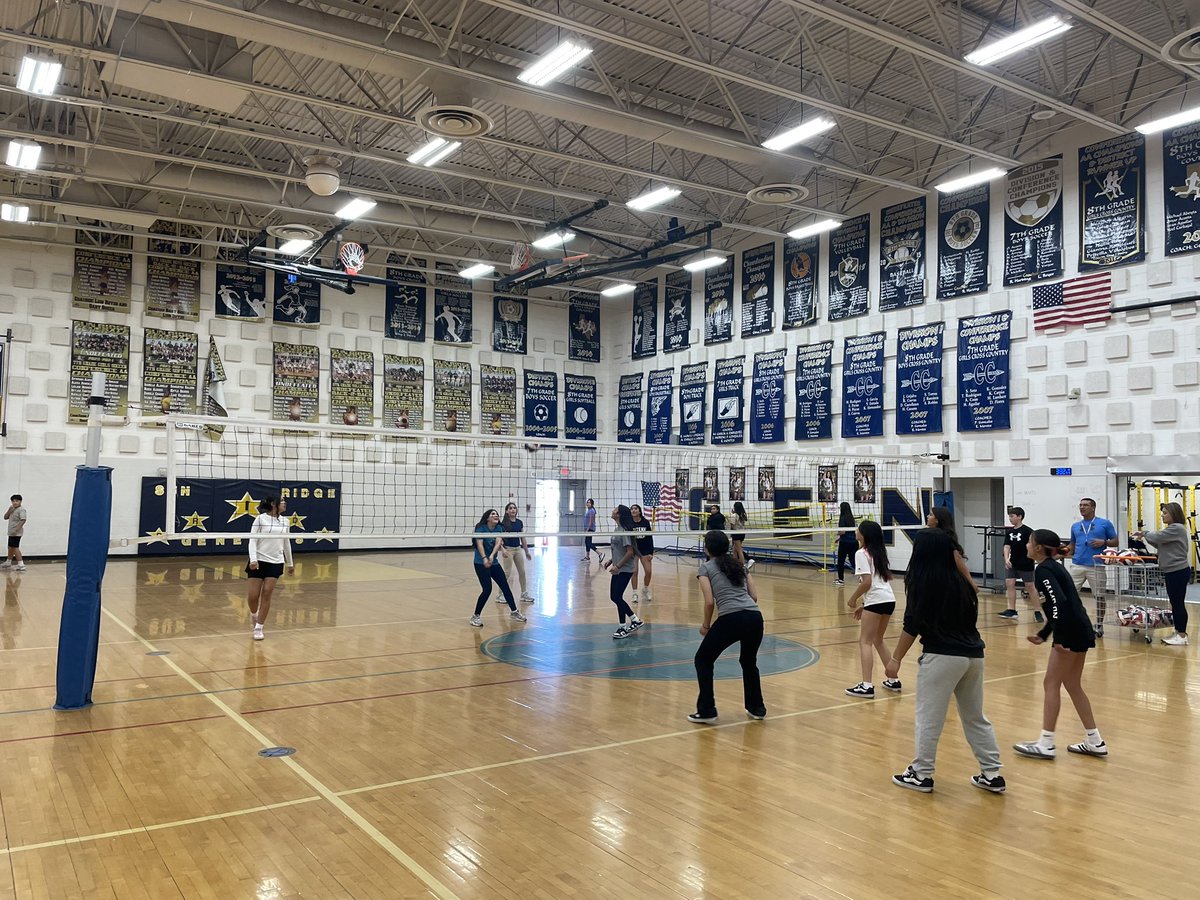 TheHillsHoops's tweet photo. Our Generals getting the day started off right in our athletic period! 💪🏼

@APRIL_PHHS @PHills_HS @CoachRWarner https://t.co/Zk47Nr27Sc
