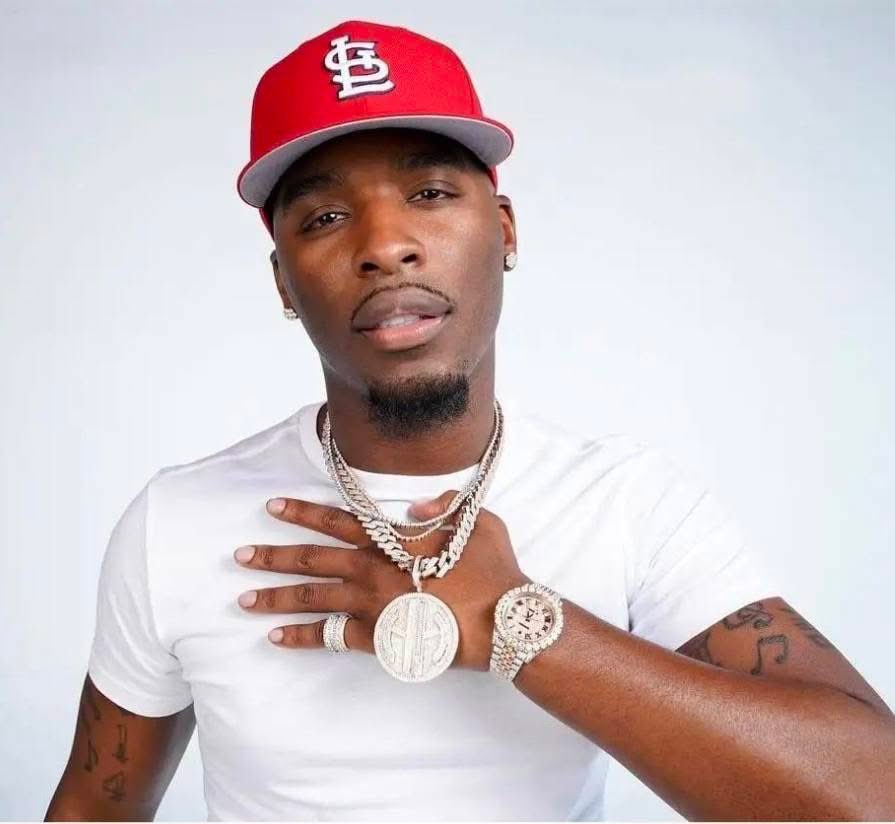 polo_man404's tweet image. 🎈🎈Happy 38th #birthday Gerald Fulton, Jr., who goes by the stage name #HitmanHolla.
▪️ #StLouis-based battle rapper, actor, and former athlete. 
▪️He's a veteran of the SMACK/URL rap circuit and has been a recurring cast member on #MTV's Wild 'N Out since season 6. 
▪️Holla has