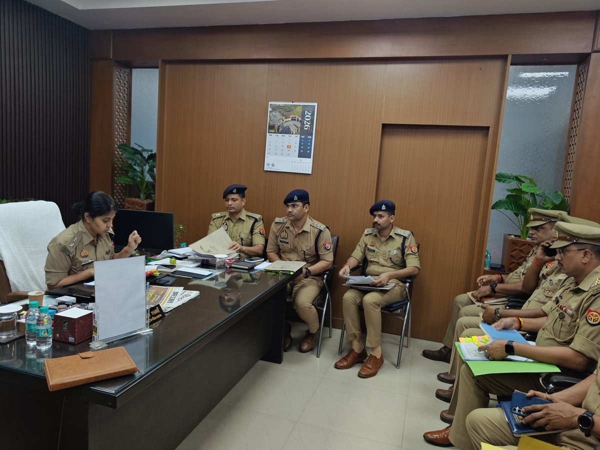 east_dcp's tweet image. #DCPEast डॉ0 दीक्षा शर्मा द्वारा पूर्वी जोन के थानो पर पंजीकृत अपराध के संबंध में जोन के सभी #ACP व #SHO की मासिक अपराध गोष्ठी आयोजित की गयी।अपराध की रोकथाम,लंबित विवेचनाओं के निस्तारण हेतु दिए आवश्यक दिशा-निर्देश। उक्त गोष्ठी में #ADCPEast भी उपस्थित रहे।
@lkopolice
@Uppolice