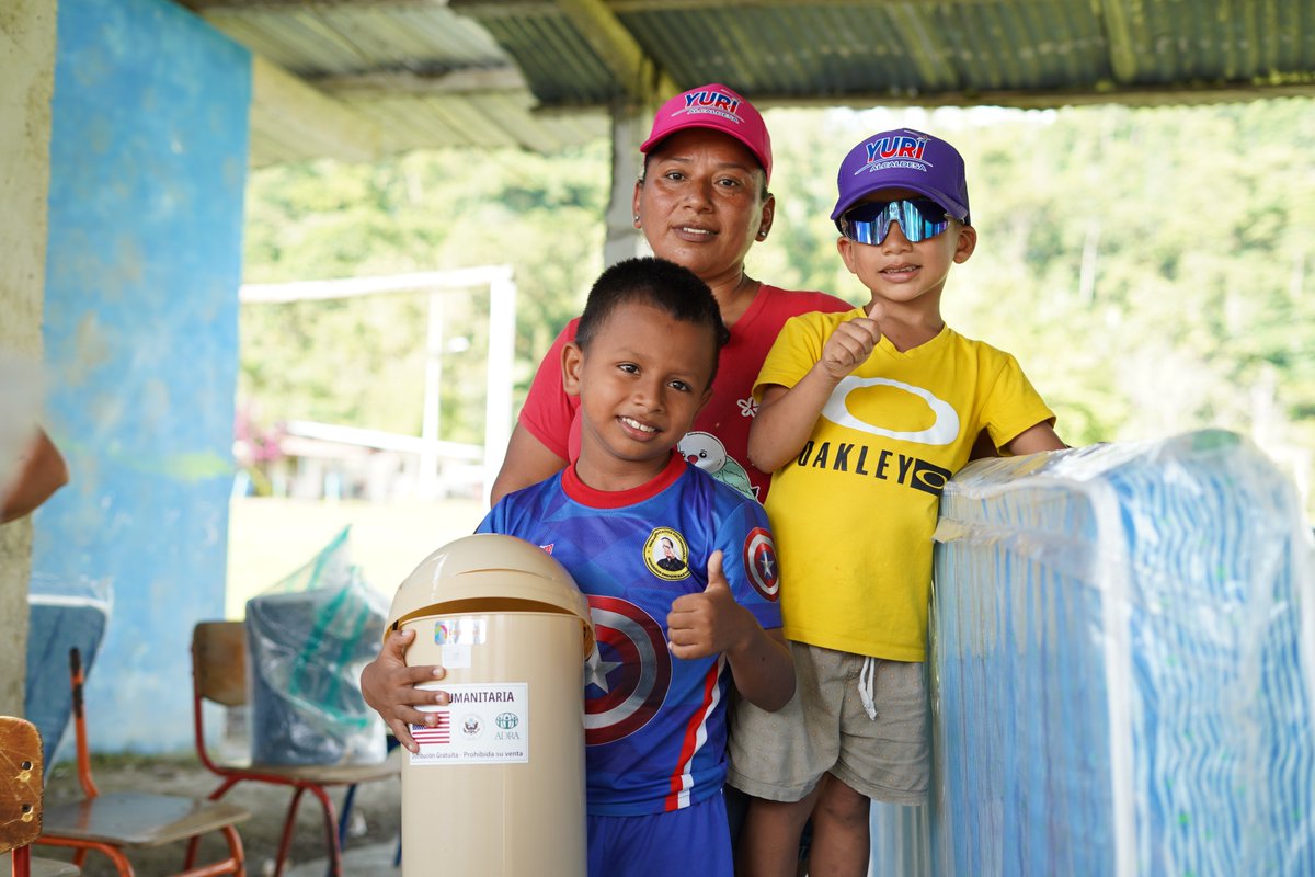 ADRAEcuador's tweet photo. Ante la emergencia invernal, ADRA Ecuador, con apoyo de U.S. Embassy Ecuador, entregó 1.000 kits, 500 colchones y 560 mosquiteros en Muisne. 💚

Apoyamos a familias afectadas con una respuesta oportuna y digna.

#ADRAEcuador #AcciónHumanitaria #Muisne #EmergenciaEcuador https://t.co/1gat94FkTo