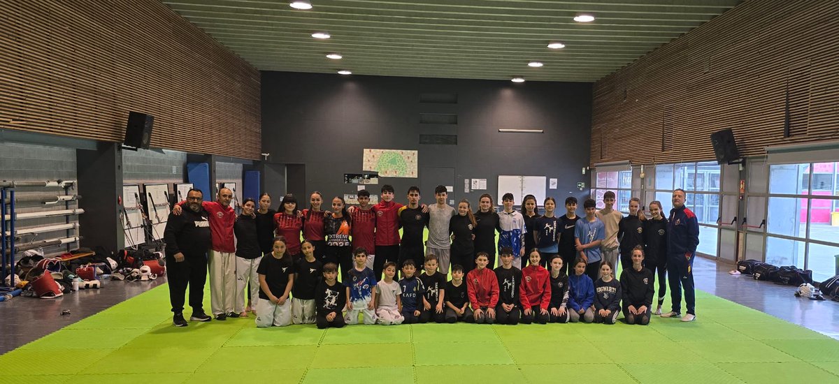 El pasado jueves vivimos una gran jornada de entrenamiento conjunto en Cunit junto al Club Do Jon Prat 🤝🥋
Una sesión intensa, de aprendizaje y compañerismo, donde nuestros deportistas pudieron seguir creciendo y preparándose de la mejor manera posible de cara al Open de España