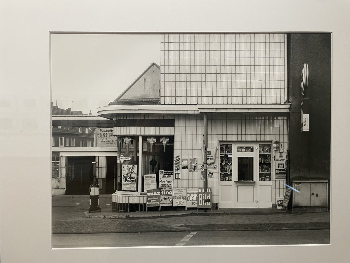 JGadet's tweet photo. Na tip @CalculoErgoZum naar expositie Tanka Ronkholz in @HuisMarseille . Naast het kunstzinnige, toch ook de #weemoed die me bij de keel greep. Twee favorieten 👇 https://t.co/2jk33g3zlA