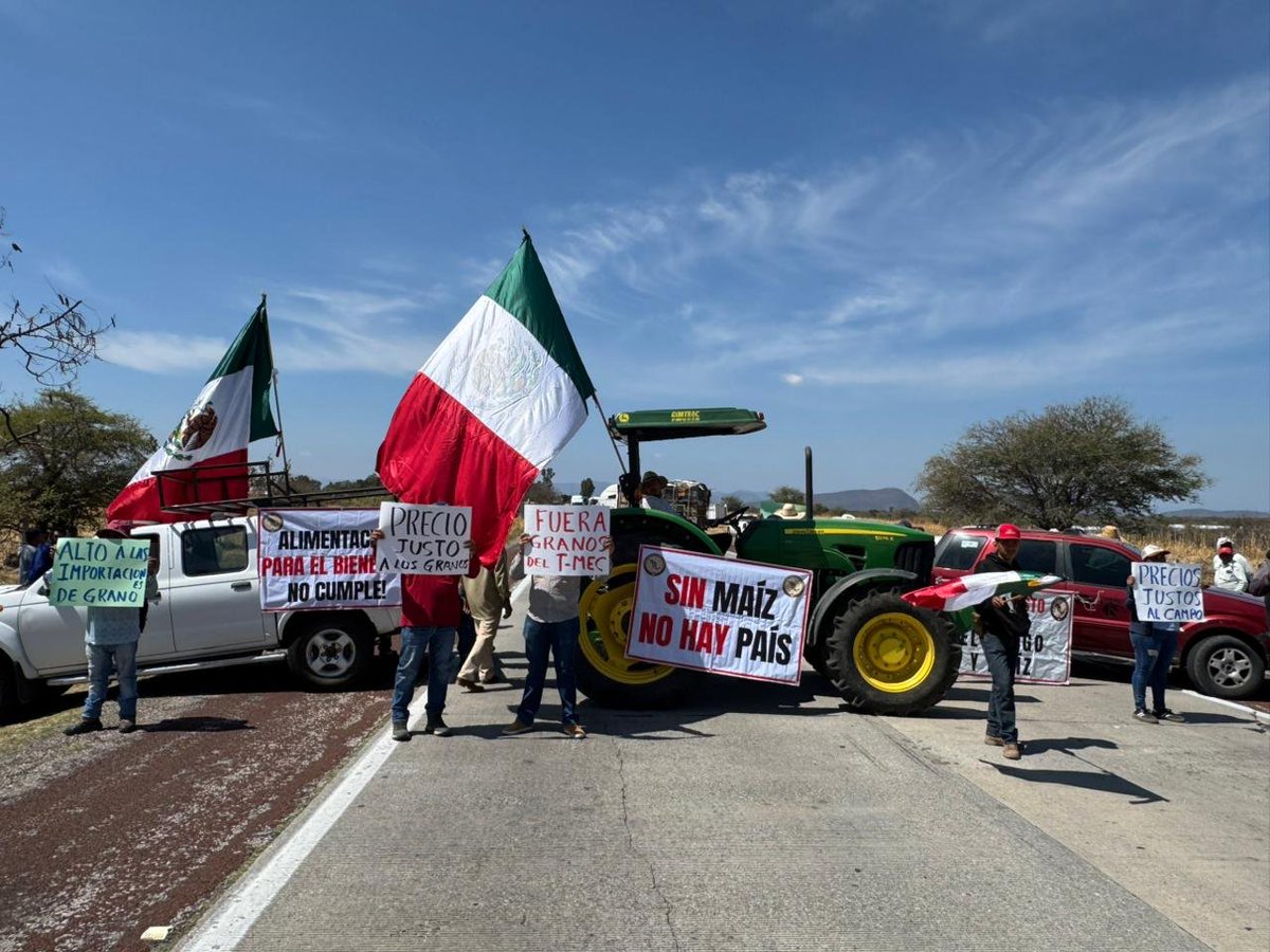 azucenau's tweet photo. "Sin maíz no hay país": inician movilizaciones de agricultores y transportistas en Morelos

Así la autopista Siglo XXI (Puebla-Acapulco) a la altura de Temoac https://t.co/P42BFi8Wu1