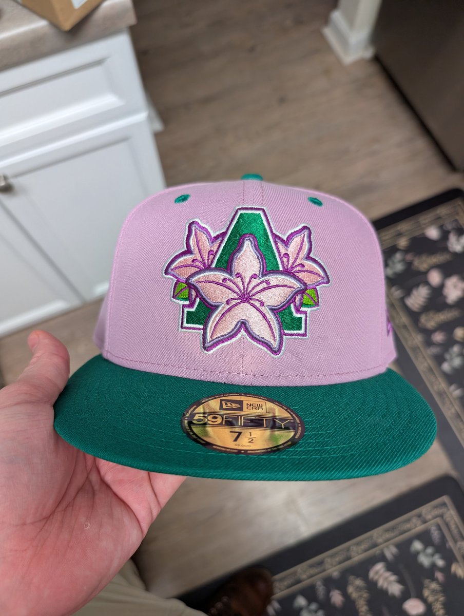 AmigoTravis's tweet photo. @SSN_Kennesaw @MappingThePath @MiLB @GreenJackets @Braves @wisedrjr @milbfanclub @MinorLeagueNerd @patlarson1 @Hatter_up @jj9892454 @ItsErikMertens @EPro04 @GeorgeFalkowski @JohnnyMilbfan I already have mine! As an Augusta native, you have to go with option four. The OG GreenJackets hat is classic. https://t.co/tEUf2WWECG