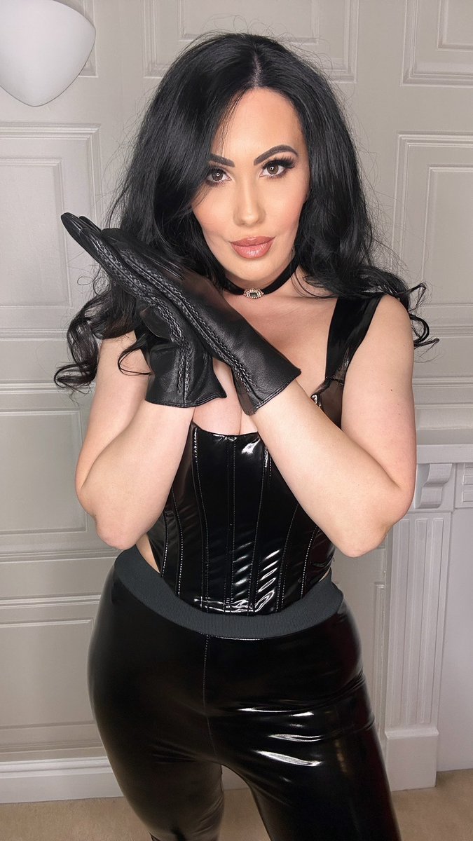 BeckyDee tweet media