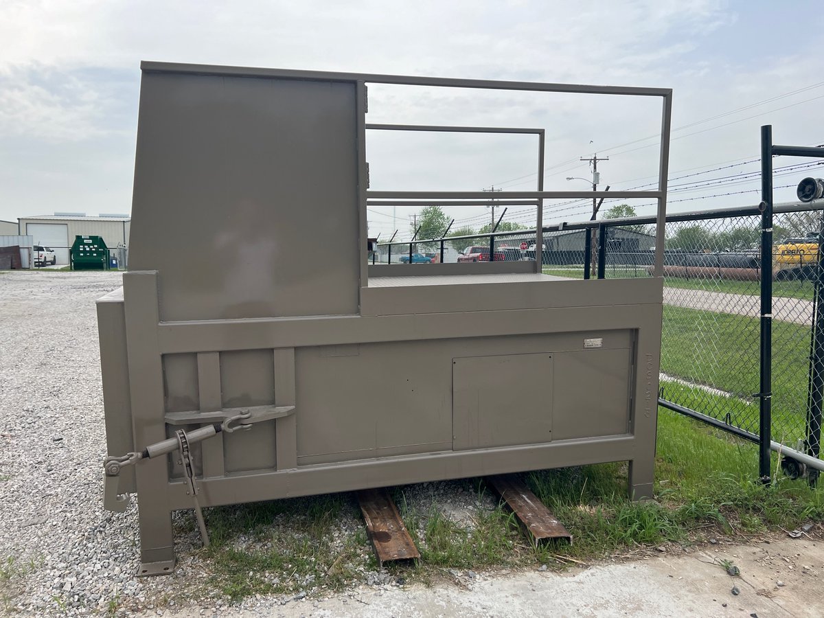 Directcab's tweet photo. 2 yd stationary trash compactor and 40 yd receiver boxes on sale now.  Call today for pricing! (817) 769 - 8340

#recycling #cardboardrecycling #trash #recycle #cardboardbaler #baler #compactor #trashcompactor #wastemanagement #trashbusiness #TAA #IFMA #BOMA #NAA https://t.co/rYh7BcmO1q
