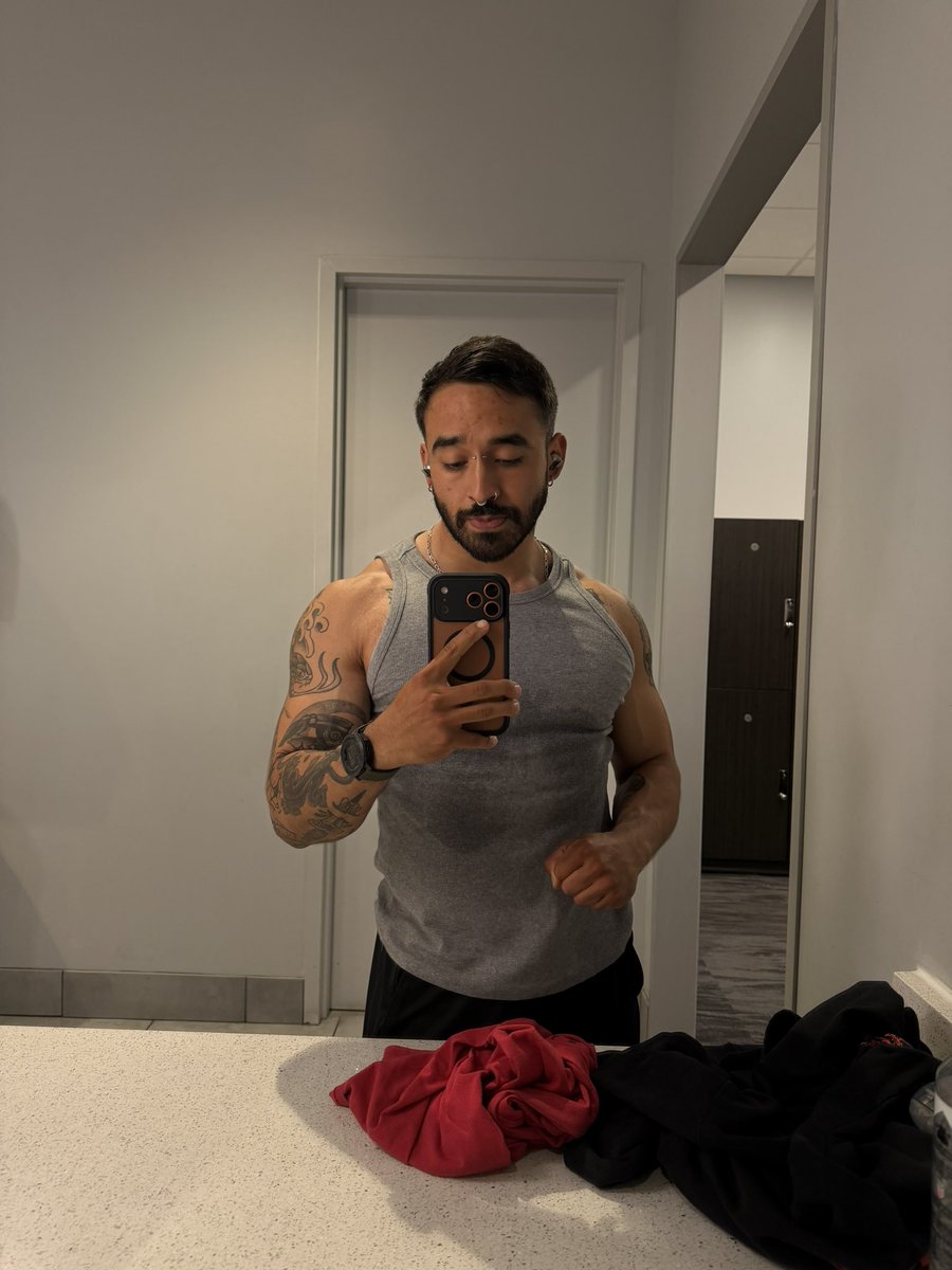 strainlaaser 𒉭 tweet media