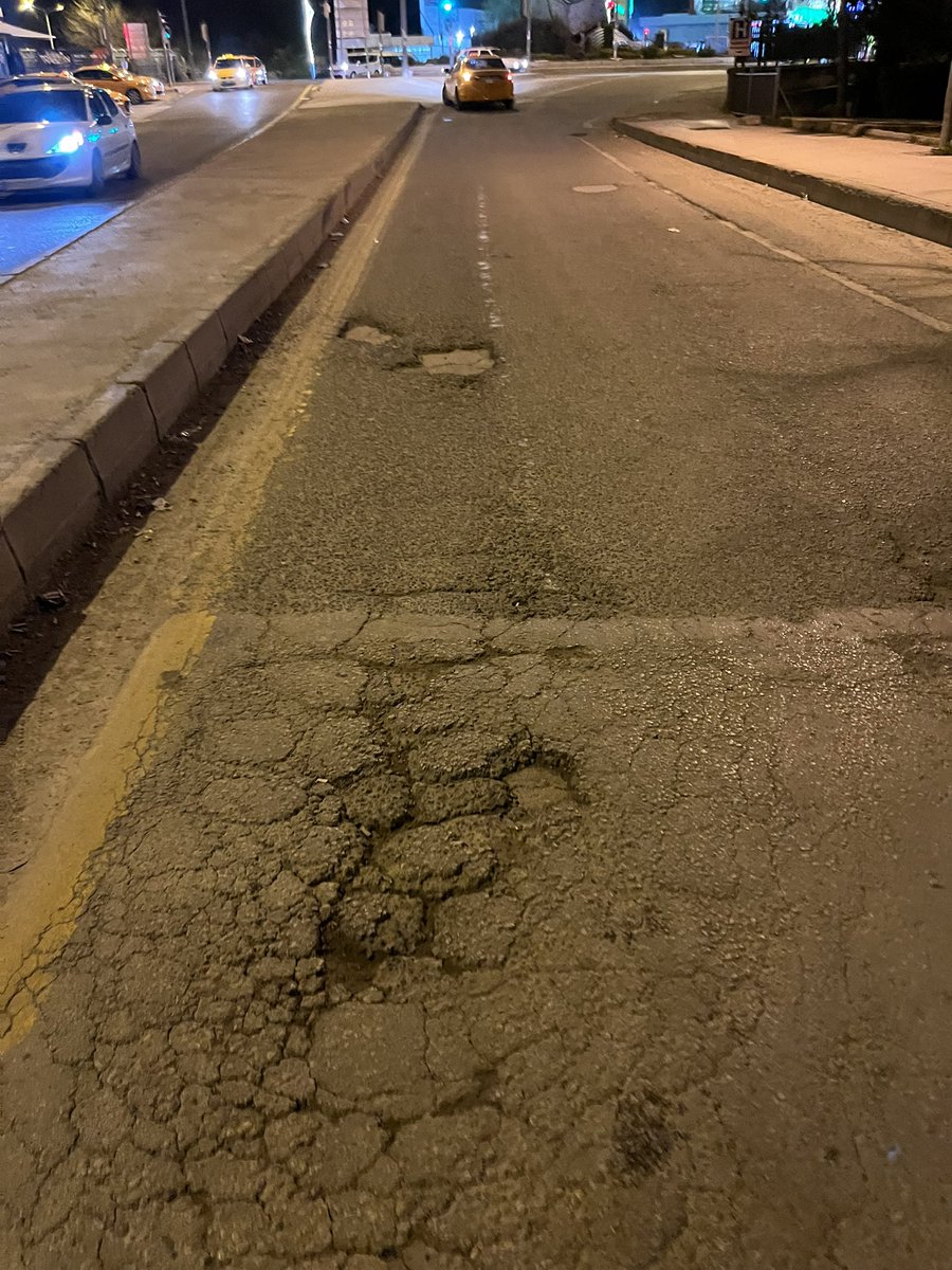 dvtkrts89's tweet photo. Mamak Üreğil mahallesi kayaştan yeşilbayıra çıkan cadde yıllardır perişan halde 100 mt asfalt serimi yapılması lazım @mansuryavas06 @ankarabbld @medyaankaracom https://t.co/cMvgYQuEQJ