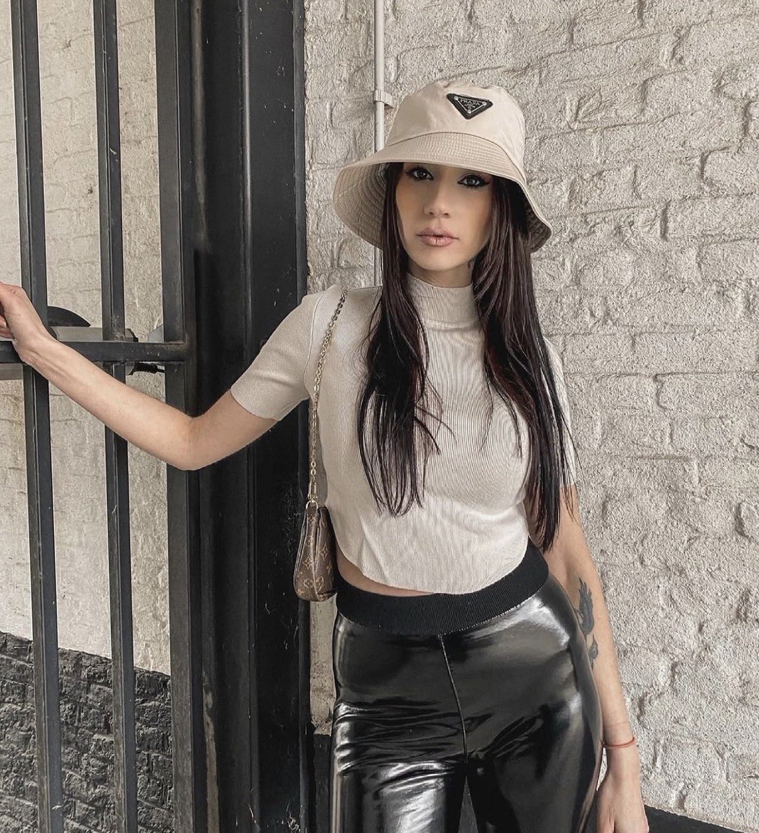DesertQueen__E's tweet photo. You are so weak for my shiny leather pants beta boy 😏 https://t.co/ctxPgQZMkt