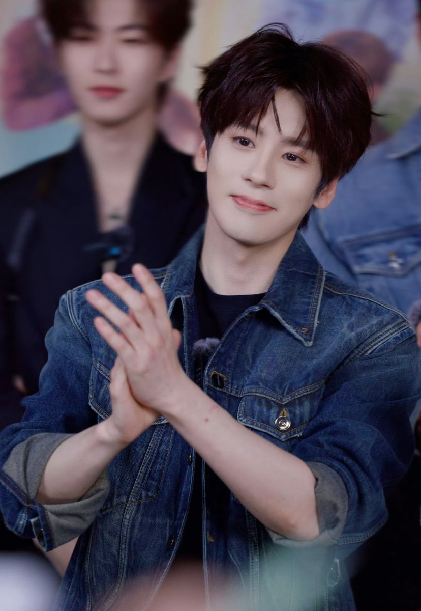 𝐌𝐢𝐥𝐞𝐬 𝐖𝐞𝐢 (@weizhmiles) on Twitter photo 