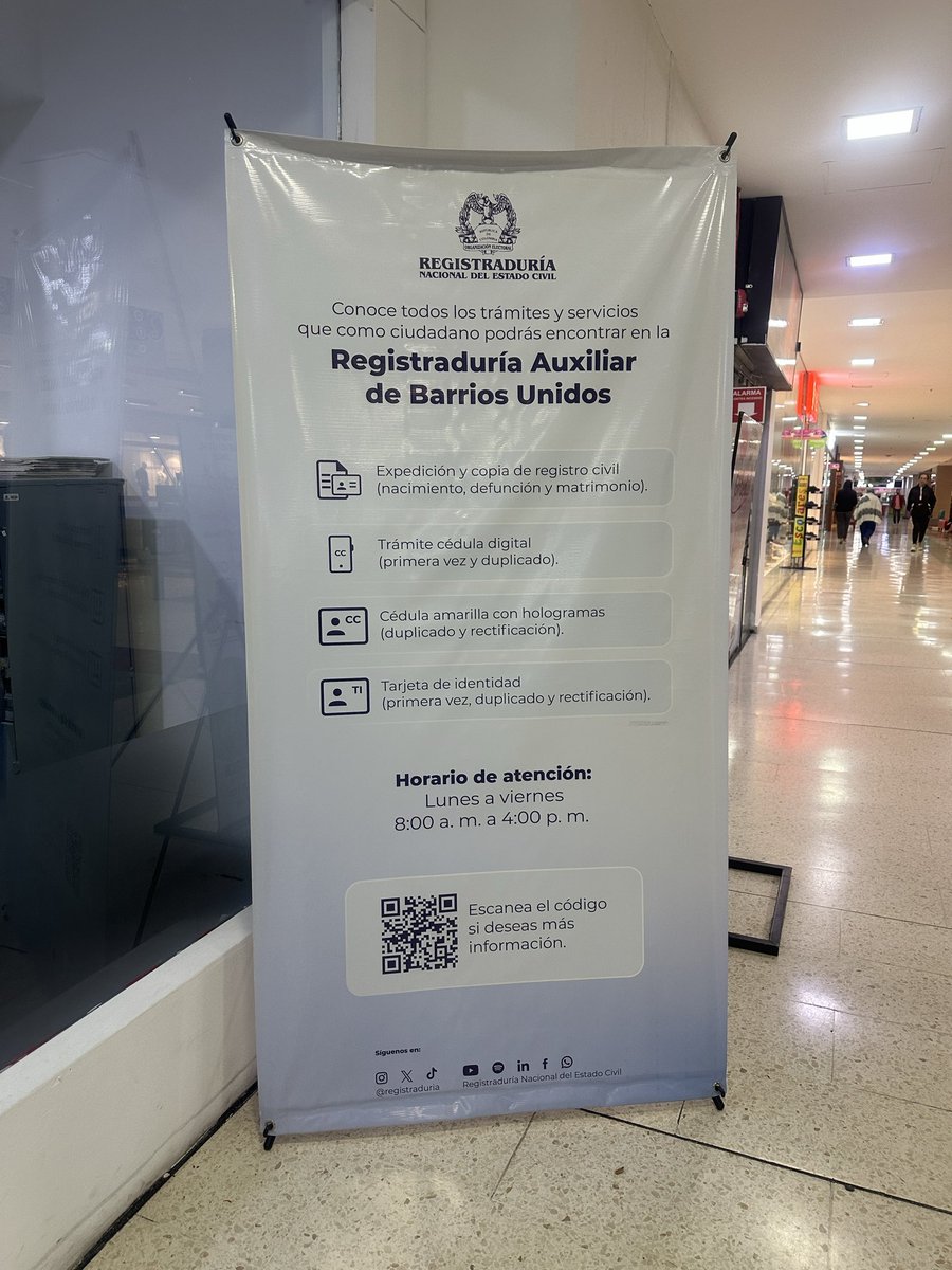 yeiforerob's tweet photo. @Registraduria Asiste uno para duplicado de TI pero la información la da Pilar del aseo (Tercero no auth) para desistir de hacer la fila a medio día! Son funcionarios públicos de deben turnar salen a las 4 pm No hice el trámite quien responde? https://t.co/C6zJXwgGmN