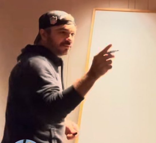 reina del vudú 🔮 tweet media