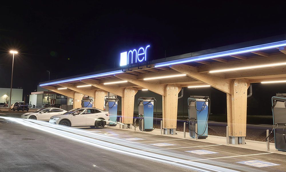 ChargedEVs's tweet image. 🔌 Swedish EV charging provider Milepost acquires Mer’s AC charging stations zurl.co/XmkQp
-
#electricvehicles #automotives