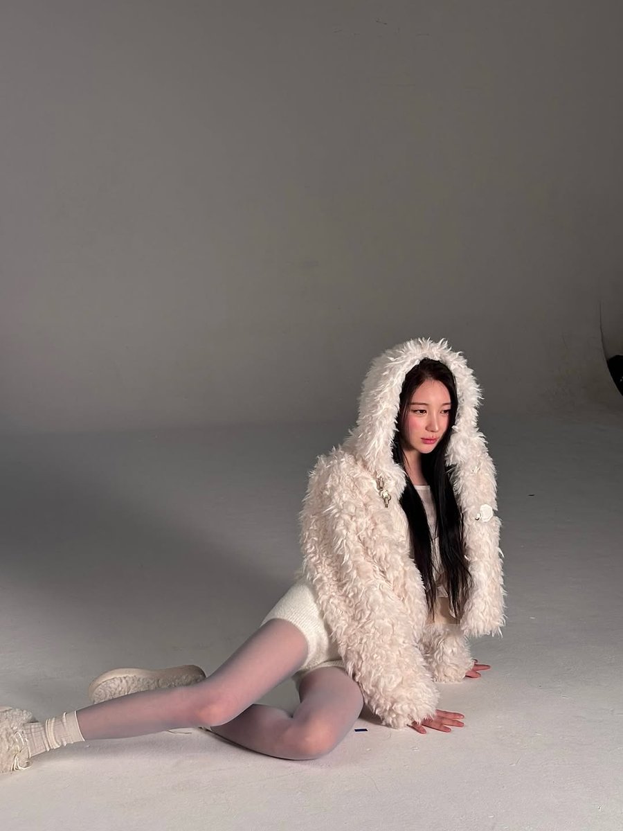 forleechaeyeon_'s tweet photo. BREAKING NEWS: Soloist Lee Chaeyeon officially announces her comeback set for late April, raising anticipation among fans worldwide. 🔥🔥🔥
#LEECHAEYEON #이채연 #Soloist #AprilComeback #Dancingqueen https://t.co/lNSXkUr3tf