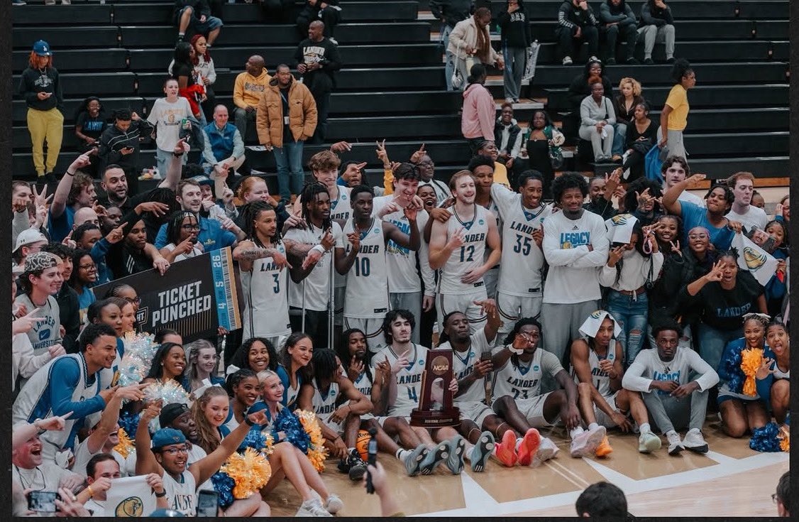 sebastianaug3's tweet photo. Love this group and the fight they showed all year. These boys really put the Catz on the map. Funny and hardworking group! Super blessed to be part of History
Shoutout @Owattad_ and @DahlingAlex for making this one of the most special years of my life as well.
It be dem #CATZ https://t.co/u0b8Wc4ekj