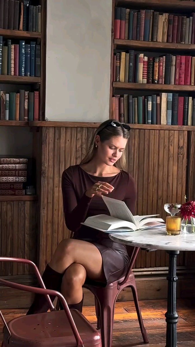 IanCallaway352's tweet image. #DateAGirlWhoReads. #Books #reading. RT @PrincesseFranc.