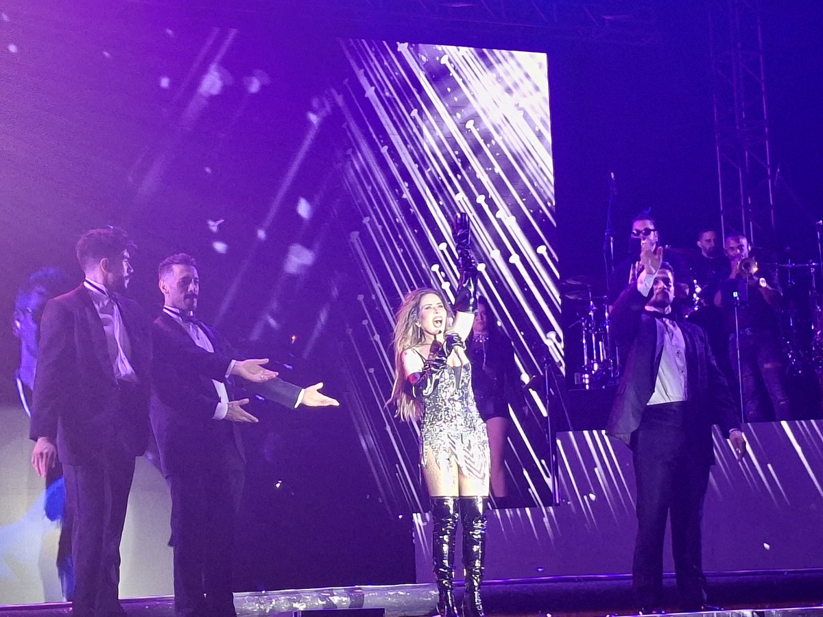 AleeMonts's tweet photo. @GloriaTrevi lo de anoche fue espectacular.
Espero verte pronto otra vez!
#NoEstasSola https://t.co/qzGoaj7Qf7