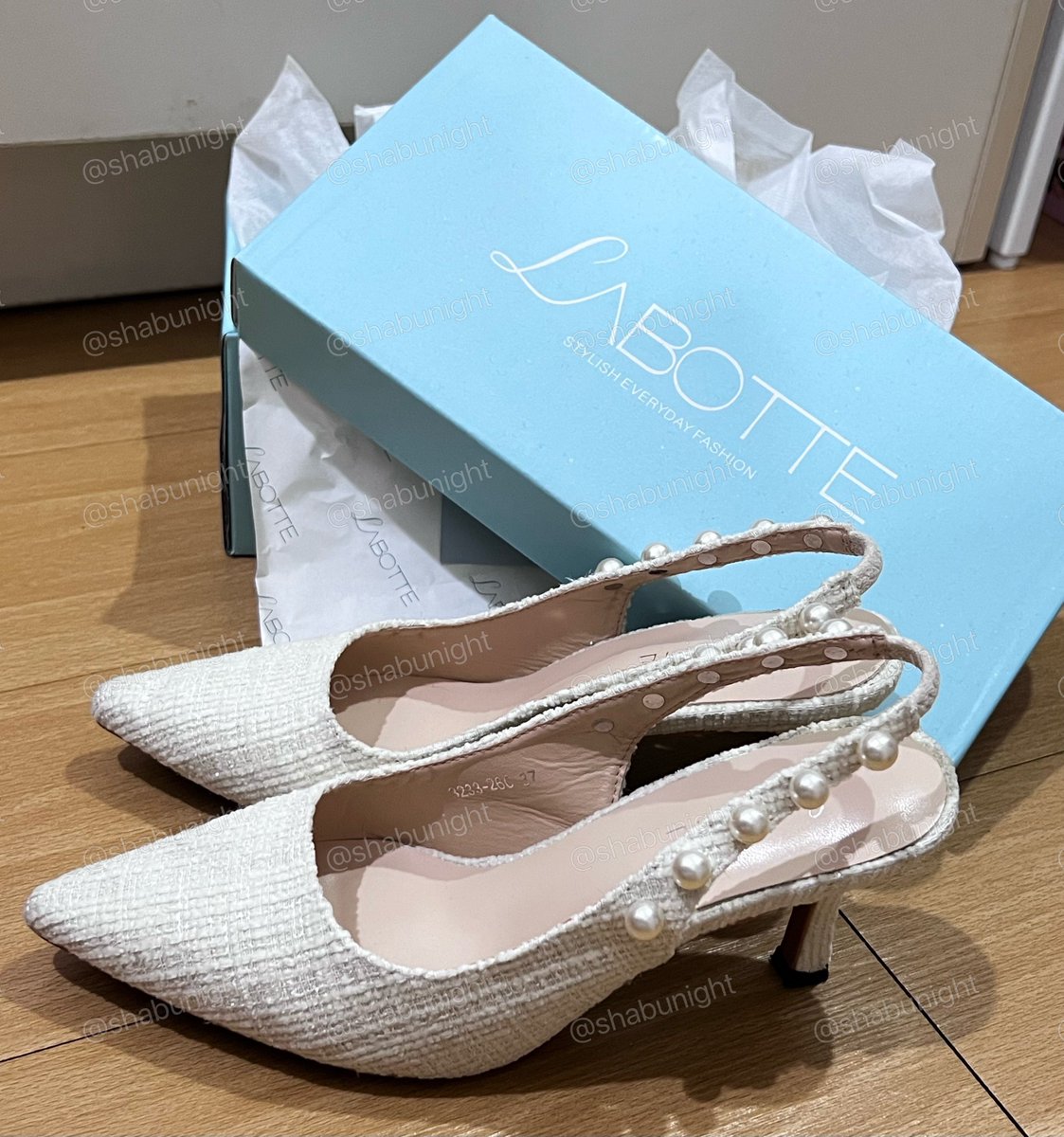 sellthethings1's tweet photo. ส่งต่อ🪽รองเท้า The Jovial (Tweed Edition) Labotte.bkk
สี Ivory ไซส์ 37 ใส่ถ่ายรูปรับปรญครั้งเดียวค่ะ 🪷 900 ส่งฟรี (from 1,290)
ใหม่มากไม่มีตนเลยค่า

#ส่งต่อรองเท้า #ส่งต่อรองเท้ามือสอง #ส่งต่อเสื้อผ้า #ส่งต่อเสื้อผ้ามือสอง #ส่งต่อเครื่องสําอาง #Labottebkk #Labotte https://t.co/OdJUqs6rk6