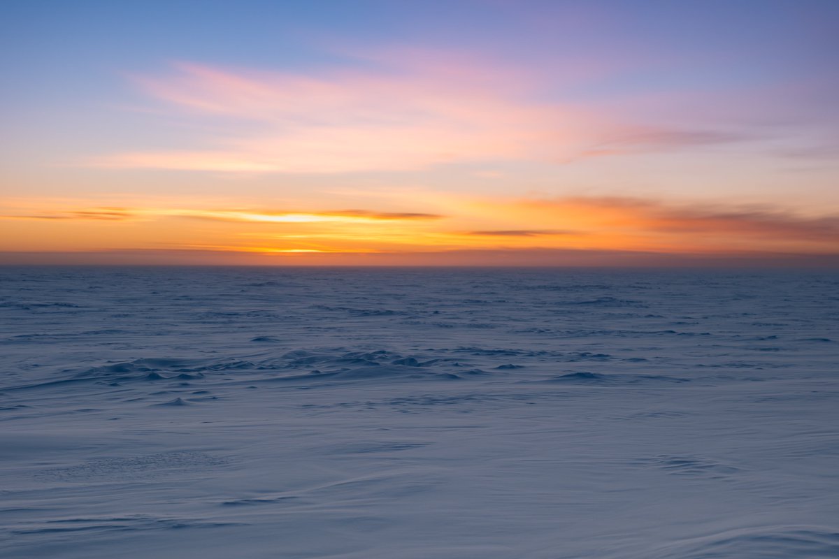 NOAAResearch's tweet image. Check out these stunning views captured by @NOAA’s South Pole researchers as they said goodbye to the sun for the season! 👋🌅

#DYK South Pole staff experience just 1 sunrise &amp;amp; sunset per year?!

Learn more about @noaagml South Pole research: gml.noaa.gov/obop/spo/