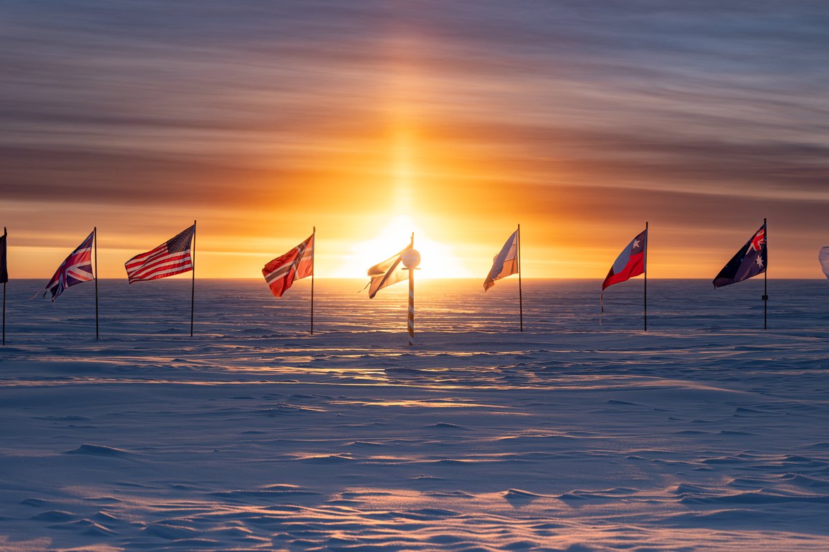 NOAAResearch's tweet image. Check out these stunning views captured by @NOAA’s South Pole researchers as they said goodbye to the sun for the season! 👋🌅

#DYK South Pole staff experience just 1 sunrise &amp;amp; sunset per year?!

Learn more about @noaagml South Pole research: gml.noaa.gov/obop/spo/