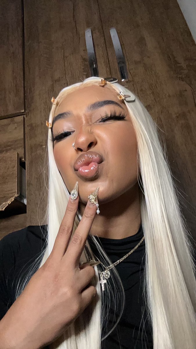 Ester⁷ ARIRANG ⦿☰☲ tweet media