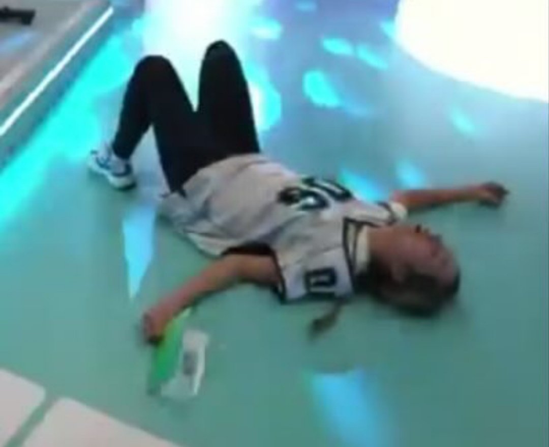 the eyes 🧙🏻‍♀️💄🏰 tweet media