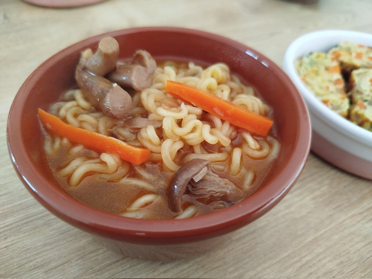 ἐλαία tweet media