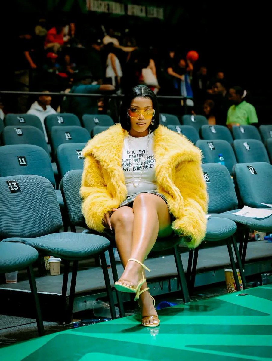 "Due to divine reasons this light cannot be dimmed" I'd be mad too😭 

LIEMA HOMECOMING LOADING
LLF MONDAY MOTIVATION
#LLContribute4Liema
#LiemaPantsi
#BBMzansiS6