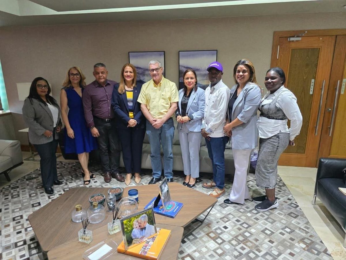 keilin_mota's tweet photo. Una visita de trabajo, a la oficina de *GC2028*. 

Francis Jorge y un equipo de la municipalidad realiza una visita a Gonzalo Castillo para respaldarlo en su proyecto presidencial.

Seguimos trabajando, rumbo a la presidencia en el 2028.. ✍️ #GC28 #GC2028 https://t.co/vBeLZqwNlT