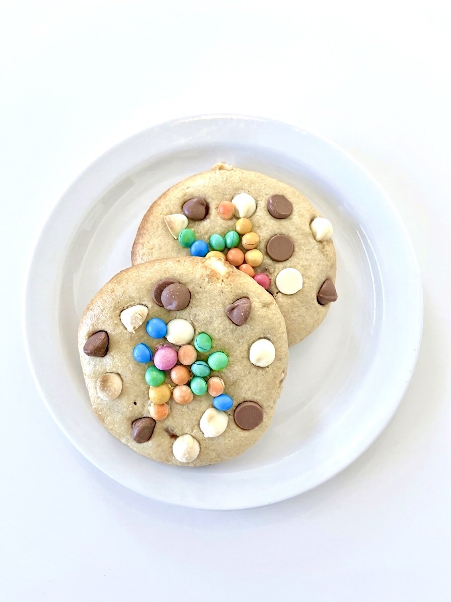 FitKitchenCAN's tweet photo. 🍪 Double the rewards + enjoy a FREE protein cookie on your next order - today only! Use code COOKIE at checkout. Good food, even better perks. 
Order now:  https://t.co/DKHz9sUZT7 https://t.co/70WAKfOlQs
